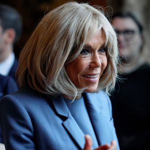 Brigitte Macron et Camilla Parker Bowles, reine consort d'Angleterre, assistent à la cérémonie de remise du prix littéraire de l'Entente à la résidence de l'ambassadeur de France à Londres, le 4 décembre 2024. © Julien Burton / Bestimage