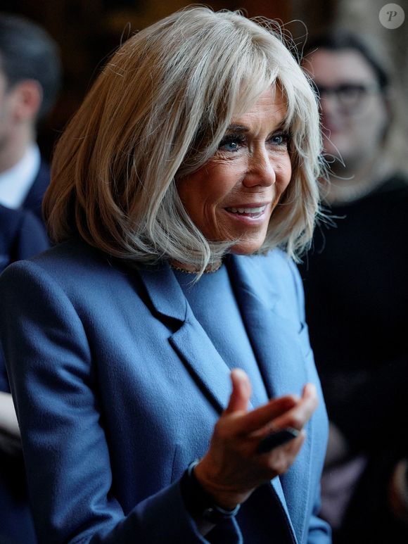 Brigitte Macron et Camilla Parker Bowles, reine consort d'Angleterre, assistent à la cérémonie de remise du prix littéraire de l'Entente à la résidence de l'ambassadeur de France à Londres, le 4 décembre 2024. © Julien Burton / Bestimage