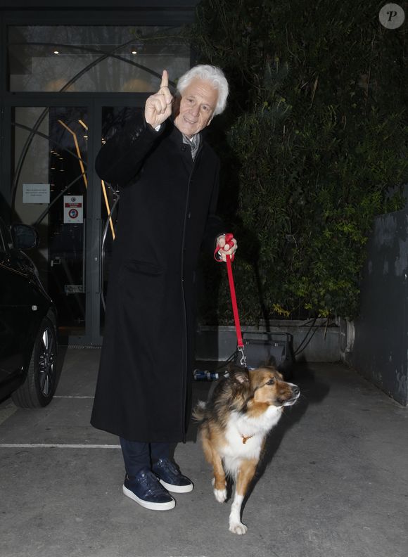 Gérard Lenorman - Arrivées des artistes à l'enregistrement de l'émission "Vivement dimanche" au studio Gabriel à Paris, diffusée le 30 janvier 2022. ©Agence / Bestimage
