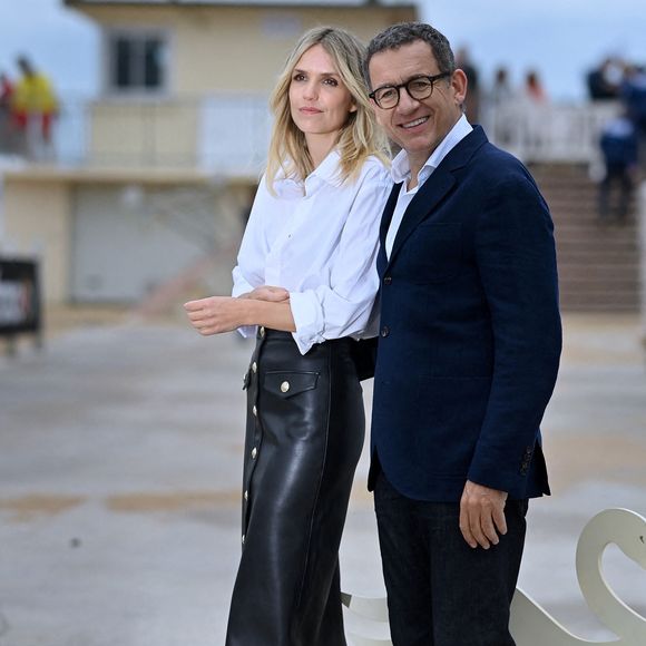 Laurence Arne et Dany Boon assistent au photocall de La Famille Hennedricks lors du 38ème Festival du Film de Cabourg - Quatrième jour le 15 juin 2024 à Cabourg, France. Photo par Franck Castel/ABACAPRESS.COM