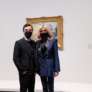 Il est proche de Brigitte Macron.
Nicolas Ghesquiere, Brigitte Macron lors du vernissage de l'exposition 'The Morozov Collection, Icons of Modern Art' à la Fondation Louis Vuitton à Paris, France le 21 septembre 2021. Photo Romain Gaillard/Pool/ABACAPRESS.COM
