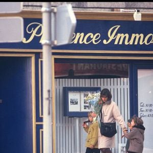 Caroline de Monaco et ses trois enfants à Saint-Rémy-de-Provence en 1991. AGENCE / BESTIMAGE