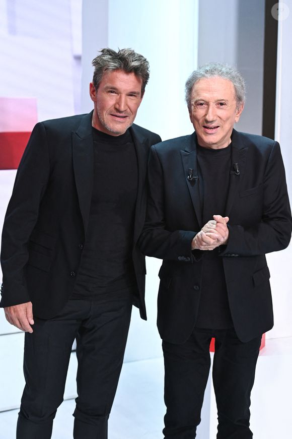 Exclusif - Benjamin Castaldi (co-producteur de la pièce "Bungalow 21") et Michel Drucker - Promotion de la pièce "Bungalow 21" lors de l'enregistrement de l'émission Vivement dimanche au studio Gabriel, presentée par Michel Drucker . Diffusion sur France 3 le 10/09/2023. le 1er septembre 2023. © Guillaume Gaffiot/Bestimage