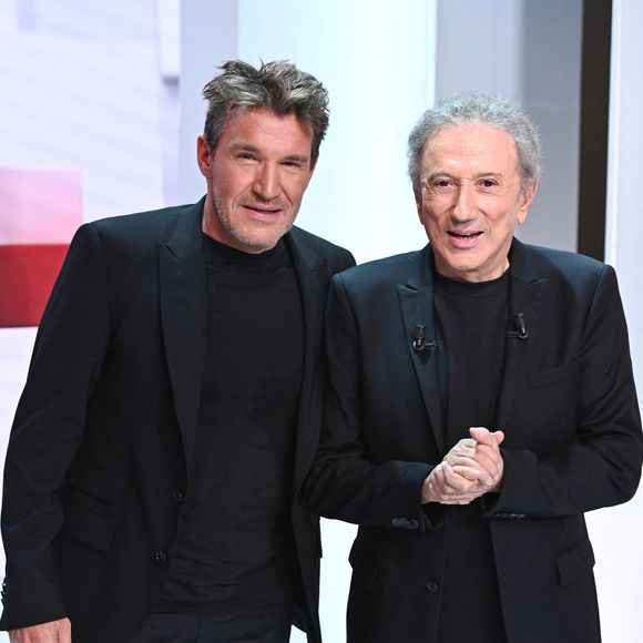 Exclusif - Benjamin Castaldi (co-producteur de la pièce "Bungalow 21") et Michel Drucker - Promotion de la pièce "Bungalow 21" lors de l'enregistrement de l'émission Vivement dimanche au studio Gabriel, presentée par Michel Drucker . Diffusion sur France 3 le 10/09/2023. le 1er septembre 2023. © Guillaume Gaffiot/Bestimage