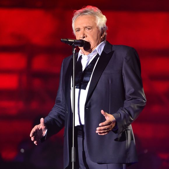Exclusif - Michel Sardou aux Arènes de Nîmes pour le second concert de sa dernière tournée "La Dernière Danse" le 7 juillet 2017. © Bruno Bebert / Bestimage