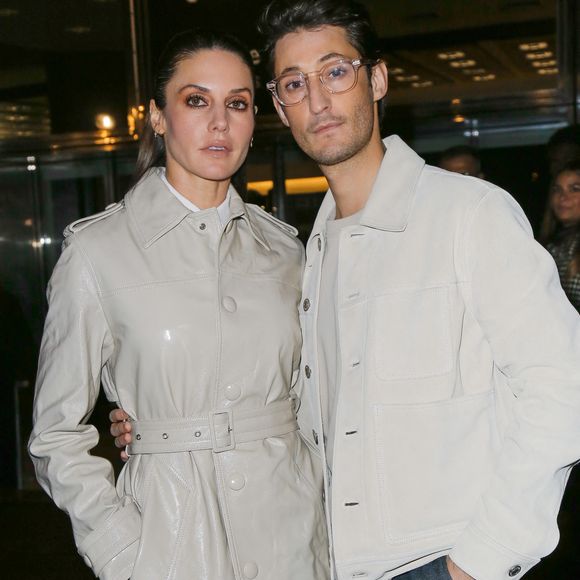 Natasha Andrews et son compagnon Pierre Niney - Arrivées au défilé de mode Hommes "AMI" prêt-à-porter automne-hiver 2023/2024 lors de la fashion week de Paris. Le 19 janvier 2023. © Veeren-Christophe Clovis / Bestimage