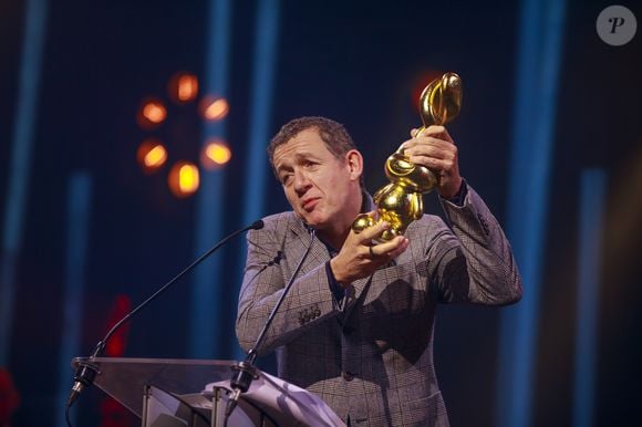 Dany Boon -  Première cérémonie des "Auguste de l'humour"  récompensant les spectacles de stand up comedy et les performances humoristiques, à la salle "Nouveau Siècle" à Lille, dans le nord de la France, le 3 février 2025. 8 prix ont été attribués dont les révélations vidéo-web, scénique, réseaux sociaux, le spectacle de l'année ou encore un prix d'honneur. Des statuettes nommées « Smile » ont été spécialement réalisées, par un sculpteur pop-art, dont le nom d'artiste est aussi Auguste. © Stéphane Vansteenkiste/Bestimage