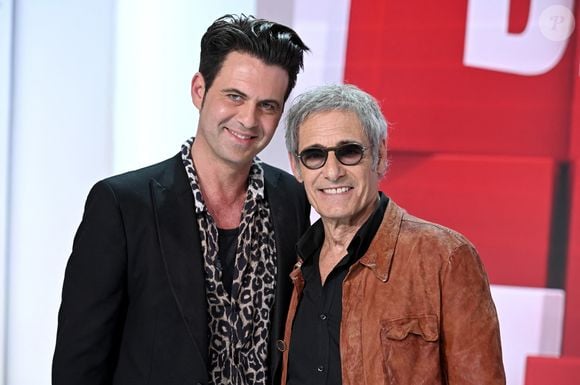 Gérard Lanvin et son fils Manu Lanvin lors de l'émission "Vivement dimanche" au studio Gabriel, présentée par Michel Drucker. Guillaume Gaffiot/Bestimage