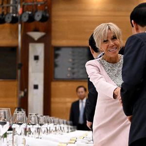 Brigitte Macron lors d'un dîner d'État au Centre international des congrès de Hanoi, au Vietnam, le 26 mai 2025. © Jeanne Accorsini / Pool / Bestimage