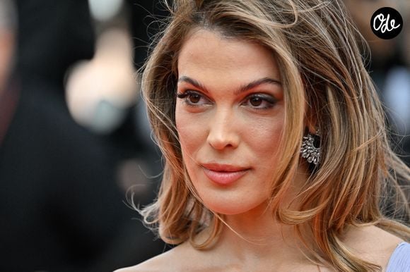 Iris Mittenaere assiste à la projection du film *Fatherland* lors du 79e Festival de Cannes, à Cannes (France), le 14 mai 2026. Photo : Julien Reynaud/APS-Medias/ABACAPRESS.COM