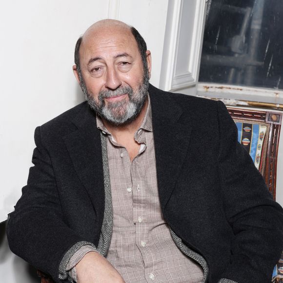 Kad Merad lors de la remise des prix de l'académie Alphonse Allais à paris le 18 novembre 2025 dans les salons d'honneur de la SACD.
© Denis Guignebourg / Bestimage