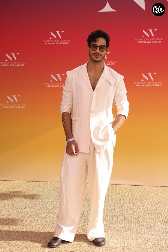 Ishaan Khatter, membre du Jury, au Théâtre de la Gare du Midi lors de la Cérémonie d'ouverture du Festival international du film de Biarritz - Nouvelles Vagues 2026, le 23 juin 2026. © Jean-Marc Lhomer / Bestimage