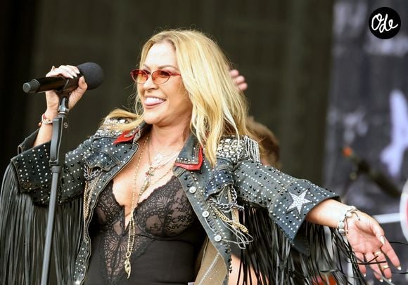 Ile de Wight, Royaume-Uni. Anastacia fait une entrée remarquée sur scène à l'Isle of Wight Festival 2026. La chanteuse de "I'm Outta Love" a enthousiasmé la foule, les fans reprenant ses chansons en chœur lors de son set au festival. Backgrid UK/ Bestimage