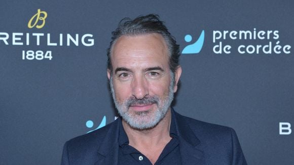 Après un revers, Jean Dujardin fait la fête dans une grande institution parisienne : l'acteur n'est d'ailleurs pas reparti les mains vides