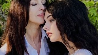 "Un étage complet de la jolie maison rive gauche" : Deva et Leonie, toujours chez leur maman Monica Bellucci