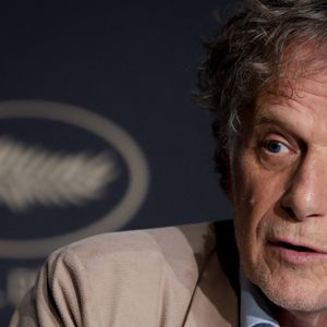 Charles Berling lors de la conférence de presse du film « La vie d’une femme » au 79e Festival de Cannes, le 14 mai 2026 à Cannes, en France. Photo de Jean-Marc Haedrich/Pool/ABACAPRESS.COM