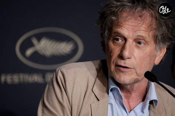Charles Berling lors de la conférence de presse du film « La vie d’une femme » au 79e Festival de Cannes, le 14 mai 2026 à Cannes, en France. Photo de Jean-Marc Haedrich/Pool/ABACAPRESS.COM