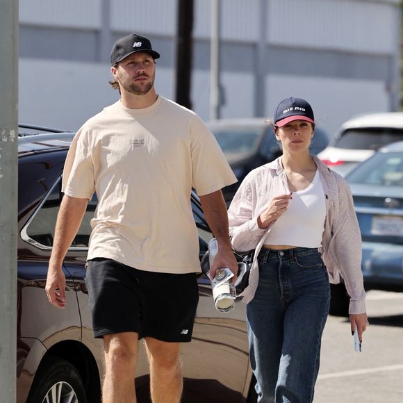 Hailee Steinfeld et son mari Josh Allen en Californie durant l'année 2025.
Crédit : Backgrid USA / Bestimage