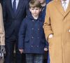 On y découvre un enfant actif et joueur sur une plage en Cornouailles.

Les membres de la famille royale assistent au service du jour de Noël à l'église Sainte-Marie-Madeleine de Sandringham, Norfolk. Photo par Backgrid UK/ Bestimage