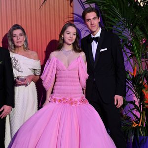 Lors du dernier du Bal de la rose orchestré en mars à Monaco, Alexandra de Hanovre -parée d'une robe Giambattista Valli - avait forte impression à ses côtés ! 

La princesse Caroline de Hanovre, la princesse Alexandra de Hanovre et son compagnon Ben Sylvester Strautmann durant la 69ème édition du Bal de la Rose dans la Salle des Étoiles du Sporting Monte-Carlo à Monaco, le 29 mars 2025. © Bruno Bebert / Pool Monaco / Bestimage