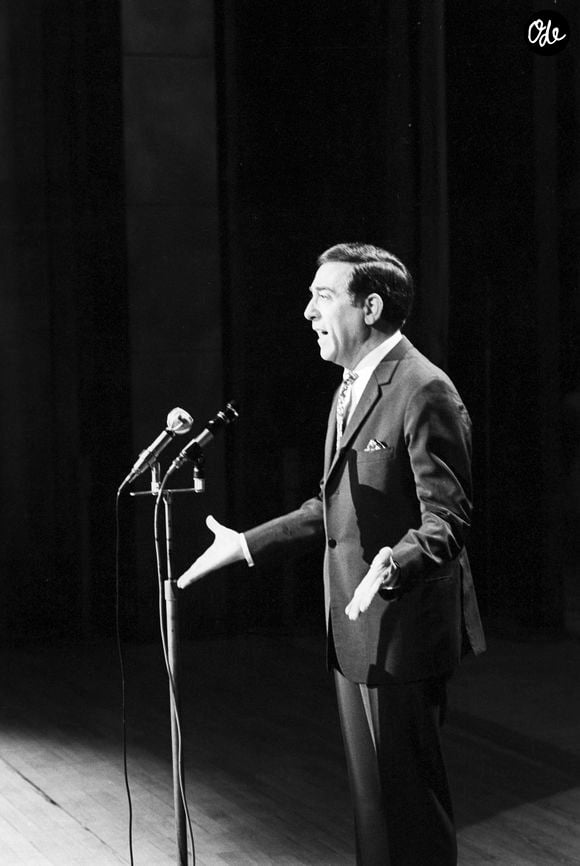 Archives - En France, à Paris, Luis Mariano sur le plateau de l'émission "Palmarès des chansons" le 19 mai 1966.

© Bestimage