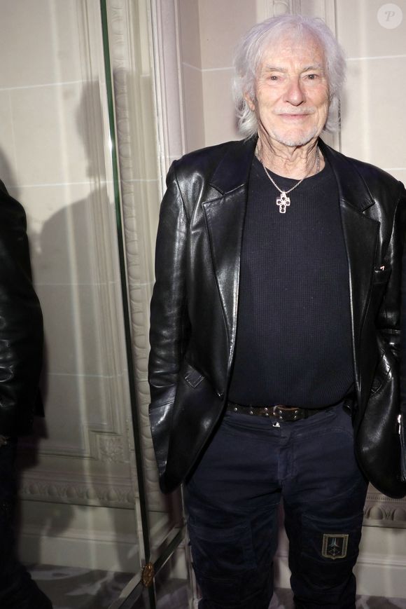 Hugues Aufray en marge de la cérémonie des Stéthos d'Or 2024 à Paris le 19 mars 2024.

© Cédric Perrin / Bestimage