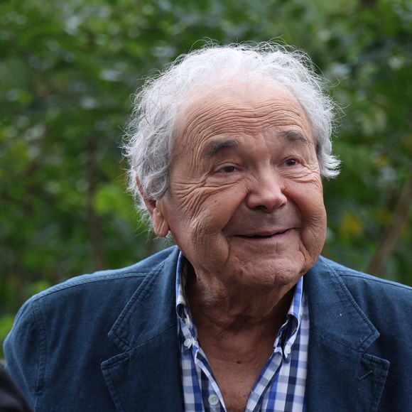 Pierre Perret - Arrivées lors de l'enregistrement de l'émission "Vivement Dimanche" (du 16 novembre) à Paris le 22 octobre 2025. © Bestimage