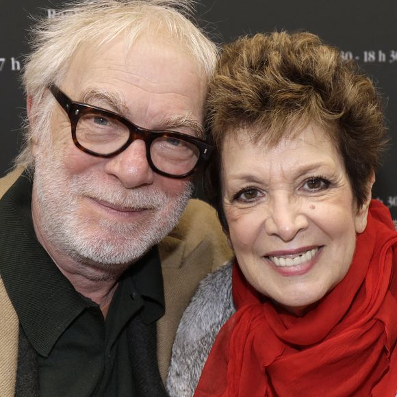 Ils se sont dit oui à la mairie du 2e à Paris, entourés de leurs amis
Catherine Laborde et son mari Thomas Stern - Salon du livre de Paris le 16 mars 2019. © Cédric Perrin/Bestimage