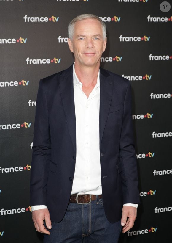 Un choix "légitime" selon Gilles Bouleau 
Julien Arnaud au photocall de la conférence de presse de rentrée de France Télévisions à Paris, France, le 4 septembre 2024. © Coadic Guirec/Bestimage