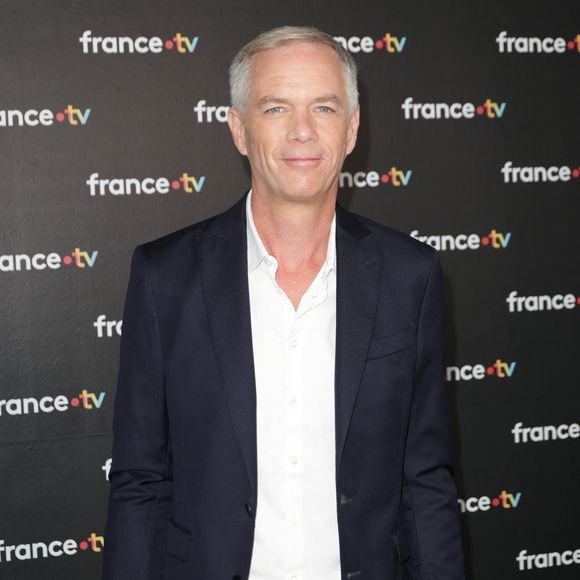Un choix "légitime" selon Gilles Bouleau 
Julien Arnaud au photocall de la conférence de presse de rentrée de France Télévisions à Paris, France, le 4 septembre 2024. © Coadic Guirec/Bestimage