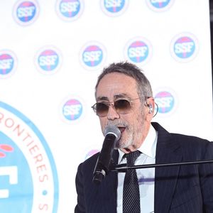 Exclusif - Alain Chamfort - Soirée de gala de l'Opération "Tous Sauveteurs" à l'occasion du 23ème anniversaire de l'association "Sauveteurs Sans Frontières" (SSF) à l'hôtel du Collectionneur Paris le 20 mars 2023. Lors de cette soirée des personnalité ont reçus leur diplôme à l'issue d'une formation d'une demi-journée. © Rachid Bellak/Bestimage