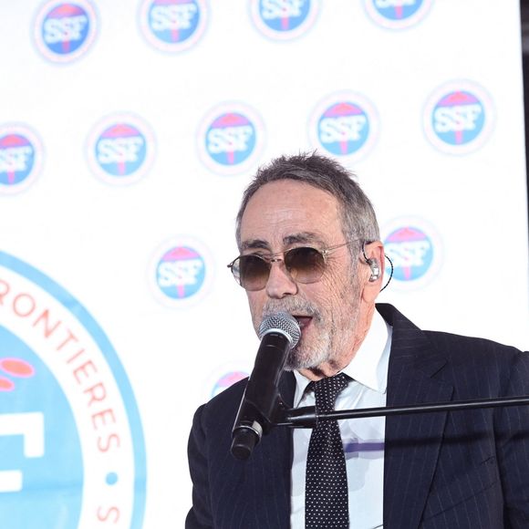 Exclusif - Alain Chamfort - Soirée de gala de l'Opération "Tous Sauveteurs" à l'occasion du 23ème anniversaire de l'association "Sauveteurs Sans Frontières" (SSF) à l'hôtel du Collectionneur Paris le 20 mars 2023. Lors de cette soirée des personnalité ont reçus leur diplôme à l'issue d'une formation d'une demi-journée. © Rachid Bellak/Bestimage