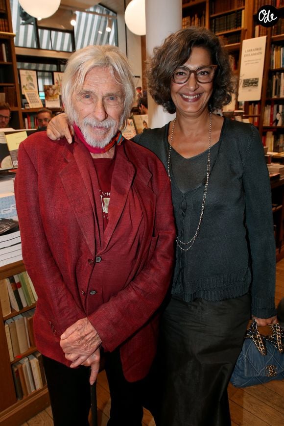Pierre Richard et sa femme Ceyla Lacerda - Guy Cuevas, le DJ culte des années Palace, dédicace son livre "Avant que la nuit ne m'emporte" à la librairie Delamain à Paris le 08 juin 2022.

© Bertrand Rindoff / Bestimage