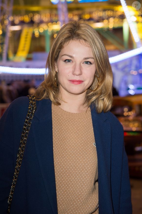Emilie Dequenne - Inauguration de "Jours de Fêtes" au Grand Palais à Paris. AGENCE / BESTIMAGE