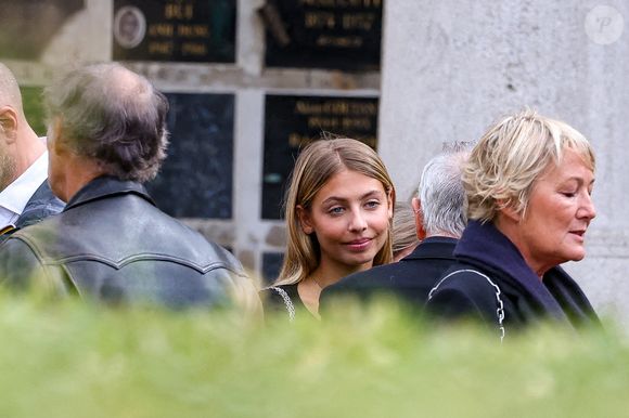 Stella Belmondo - Sorties des obsèques d’Alain Belmondo au crématorium du Père-Lachaise à Paris, France, le 4 septembre 2025. © Dominique Jacovides/Bestimage