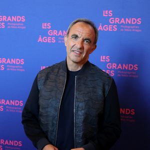 Nikos Aliagas - Vernissage de l'exposition "Les grands âges", photographies de Nikos Aliagas au musée de l'Homme à Paris le 7 avril 2026. © Dominique Jacovides/Bestimage