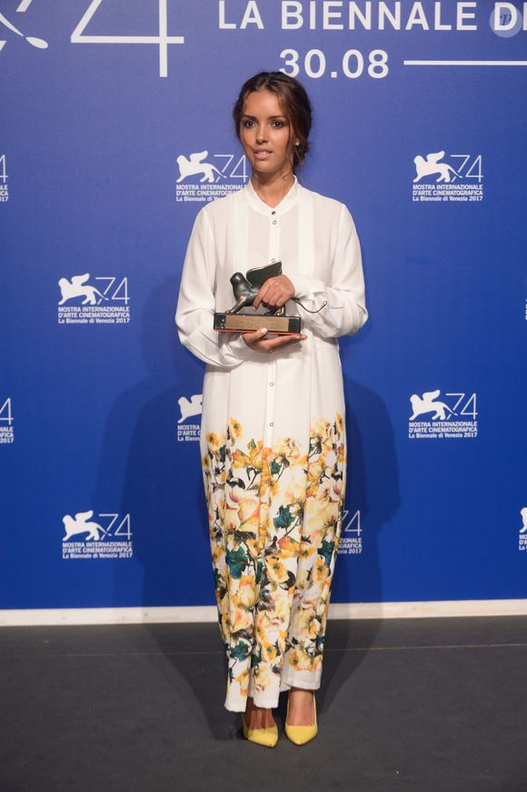 Lyna Khoudri (prix "Orizzonti" de la meilleure actrice pour "Les Bienheureux") au photocall des lauréats du 74ème Festival International du Film de Venise (Mostra), le 9 septembre 2017.