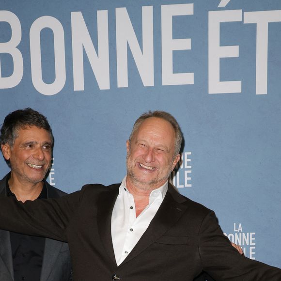 “Faire de la télé m’angoisse tellement que je bois un petit coup avant”, confie-t-il sans détour.

Le réalisateur du film Pascal Elbé et Benoît Poelvoorde lors de l'avant-première du film "La bonne étoile" au cinéma UGC Ciné Cité Bercy à Paris le 27 octobre 2025.

© Coadic Guirec / Bestimage