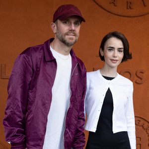 Lily Collins avec son mari Charlie McDowell au photocall du village lors des Internationaux de France de Tennis de Roland Garros 2026, à Paris, France, le 1er juin 2026. © Jacovides-Moreau/Bestimage