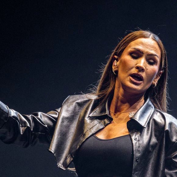 Plusieurs bijoux, un sac Hermès et un iPhone d’une valeur de 20 000 euros avaient été volés lors d'un home-jacking traumatisant survenu en décembre 2023.

Vitaa lors du concert "Scoop Live" de Radio Scoop à la LDLC Arena de Décines près de Lyon, le 25 février 2025. 

© Sandrine Thesillat / PsnewZ / Bestimage