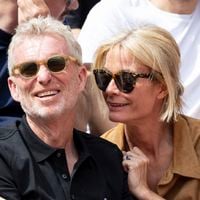 Roland-Garros : Denis Brogniart roucoule avec son épouse pour l'ultime match de Richard Gasquet, tout comme une star de Bref !