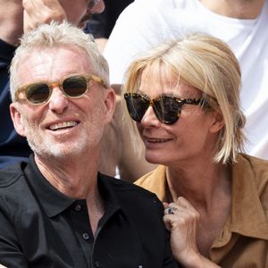 Une ultime rencontre qui a fait des heureux !

Denis Brogniart et sa femme Hortense Borgniart dans les tribunes lors des Internationaux de France de Tennis de Roland Garros 2025 à Paris.
© Moreau / Jacovides / Bestimage