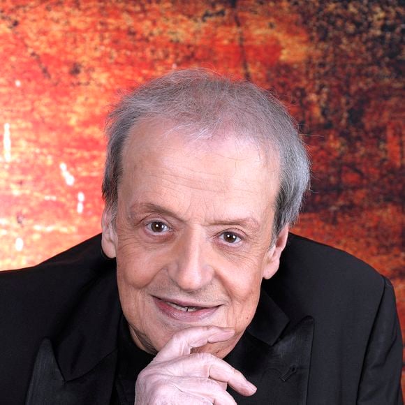 Portrait de Guy Carlier lors de l'enregistrement de l'émission "Chez Jordan de Luxe"  le 19 avril 2024 © Cédric Perrin / Bestimage