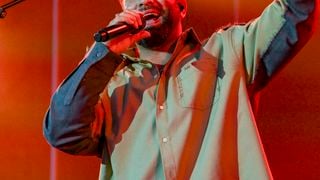 “Je l’ai vu trois fois” : un célèbre chanteur perd la vie dans un crash d’avion après avoir prédit l’accident