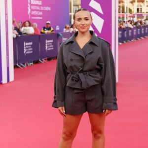 Chloe Jouannet - Tapis rouge pour la projection du film "Bugonia" lors du 51éme Festival du Cinema Américain de Deauville le 6 septembre 2025. © Denis Guignebourg/Bestimage
