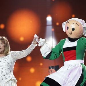 Exclusif - Chantal Goya lors du concert du gala de Noël de l'association Tout le monde contre le cancer fête ses 20 ans diffusé le 24 décembre sur M6 à l'Adidas Aren Porte de la Chapelle à Paris, France, le 4 décembre 2025. © Coadic Guirec/Bestimage