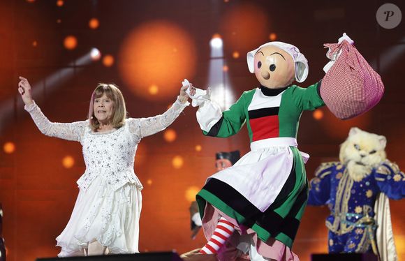 Exclusif - Chantal Goya lors du concert du gala de Noël de l'association Tout le monde contre le cancer fête ses 20 ans diffusé le 24 décembre sur M6 à l'Adidas Aren Porte de la Chapelle à Paris, France, le 4 décembre 2025. © Coadic Guirec/Bestimage