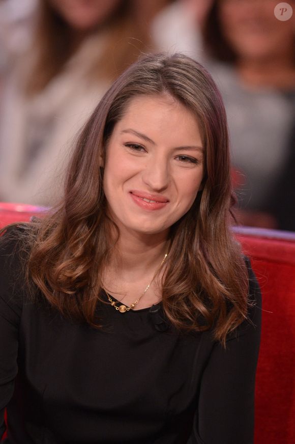 Professeure agrégée de philosophie, elle enseigne dans plusieurs établissements.

Sophie Galabru lors de l'enregistrement de Vivement Dimanche le 27 février 2013 à Paris, France. Photo by Max Colin/ABACAPRESS.COM