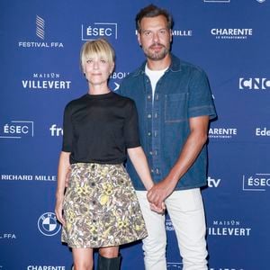 Marina Foïs et Laurent Lafitte se sont rencontrés aux Cours Florent. Leurs premiers éclats de rire ont scellé une amitié qui dure depuis des décennies.

Marina Foïs, Laurent Lafitte du film d'ouverture La femme la plus riche du monde
La 18ème édition du festival du Film Francophone d'Angoulême

© Christophe Aubert via Bestimage