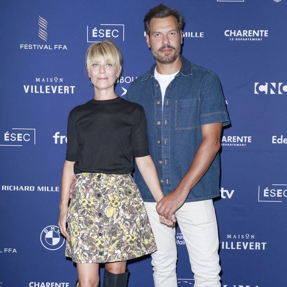 Marina Foïs et Laurent Lafitte se sont rencontrés aux Cours Florent. Leurs premiers éclats de rire ont scellé une amitié qui dure depuis des décennies.

Marina Foïs, Laurent Lafitte du film d'ouverture La femme la plus riche du monde
La 18ème édition du festival du Film Francophone d'Angoulême

© Christophe Aubert via Bestimage